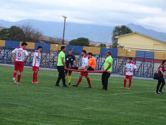 Jornada de fútbol en una cancha de Chépica, imagen publicada por la Asociación